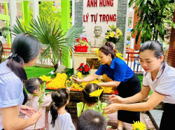 Hình ảnh Lễ dâng hoa kỷ niệm 110 năm ngày sinh anh hùng Lý Tự Trọng (20/10/1914 – 20/10/2024)