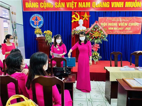 HỘI NGHỊ VIÊN CHỨC NĂM HỌC 2021 - 2022