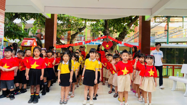 Trường Mầm non Lộc Thọ 1 tổ chức cho trẻ khối mẫu giáo 5-6 tuổi tham quan Trường Tiểu học Lộc Thọ