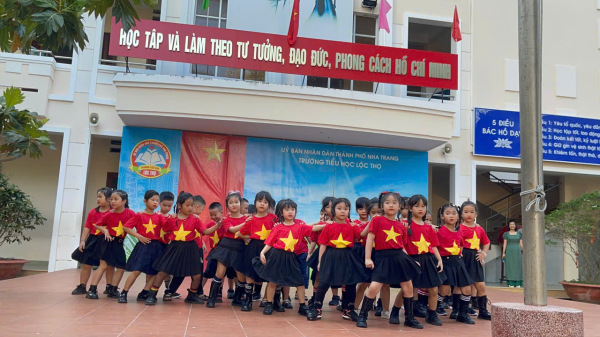 Trường Mầm non Lộc Thọ 1 tổ chức cho trẻ khối mẫu giáo 5-6 tuổi tham quan Trường Tiểu học Lộc Thọ
