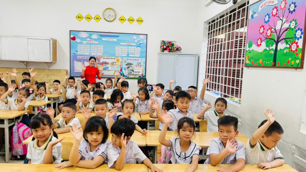 Trường Mầm non Lộc Thọ 1 tổ chức cho trẻ khối mẫu giáo 5-6 tuổi tham quan Trường Tiểu học Lộc Thọ