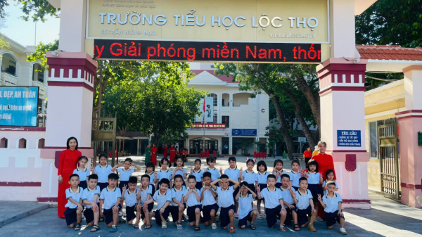 Trường Mầm non Lộc Thọ 1 tổ chức cho trẻ khối mẫu giáo 5-6 tuổi tham quan Trường Tiểu học Lộc Thọ